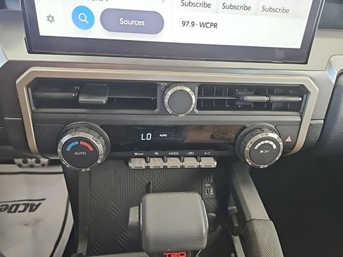 Used 2025 Toyota Tacoma TRD Sport image 36