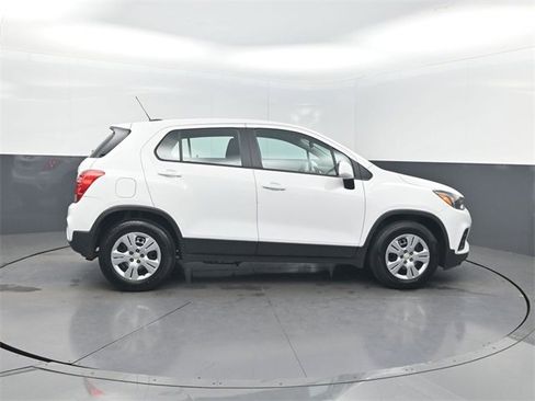 Used 2019 Chevrolet Trax LS image 32