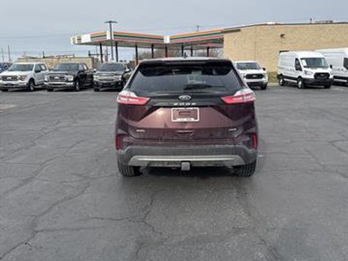 Used 2024 Ford Edge SEL w/ Convenience Package image 3