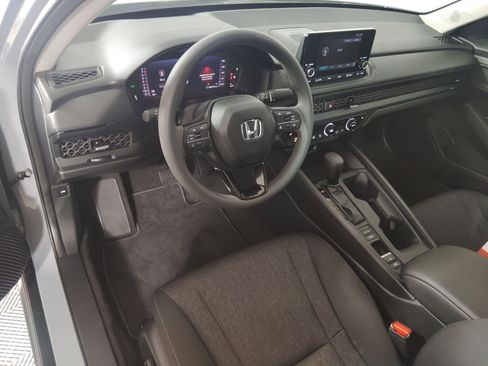 Certified 2025 Honda Accord SE image 4