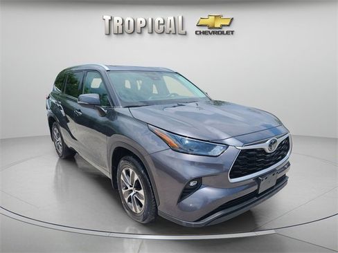 Used 2022 Toyota Highlander XLE image 7