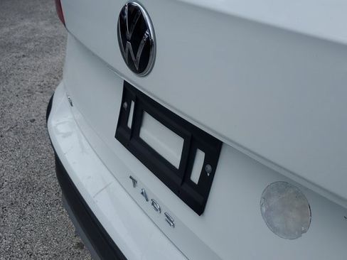 Used 2024 Volkswagen Taos SE FWD image 10