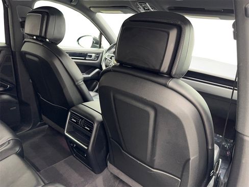 Used 2021 Porsche Cayenne Coupe image 40