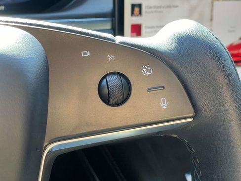 Used 2024 Tesla Model S image 11