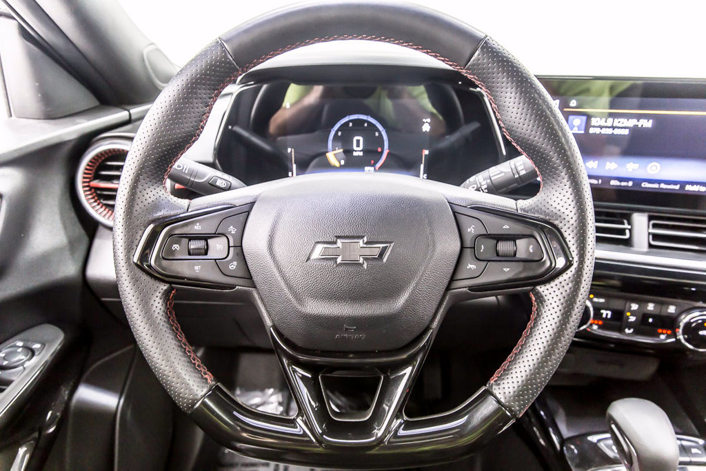 Used 2024 Chevrolet Trax RS w/ Sunroof Package FWD image 21