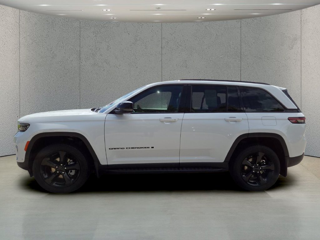 Used 2025 Jeep Grand Cherokee Limited w/ Luxury Tech Group II AWD/4WD image 10