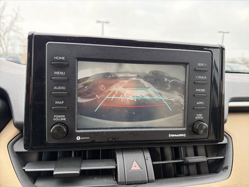 Used 2021 Toyota RAV4 XLE w/ Carpet Mat Package (TMS) image 19