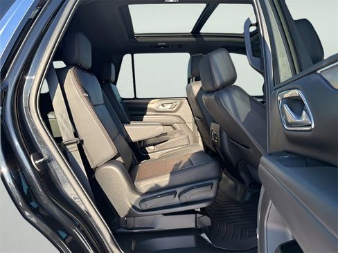 Used 2022 Chevrolet Tahoe High Country image 15