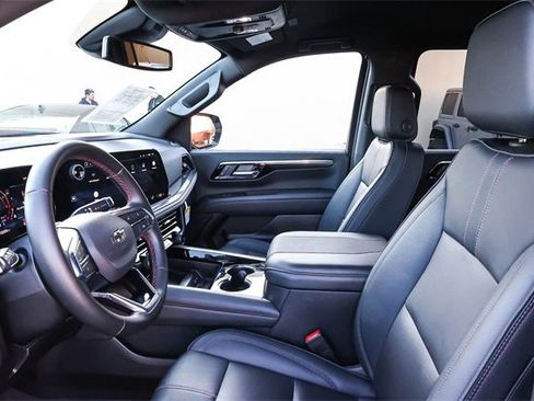 Used 2025 Chevrolet Suburban RST image 19