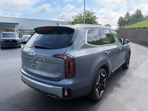 Used 2024 Kia Telluride EX w/ EX Captain's Chair Package AWD/4WD image 3