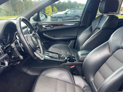 Used 2023 Porsche Macan Turbo AWD/4WD image 19