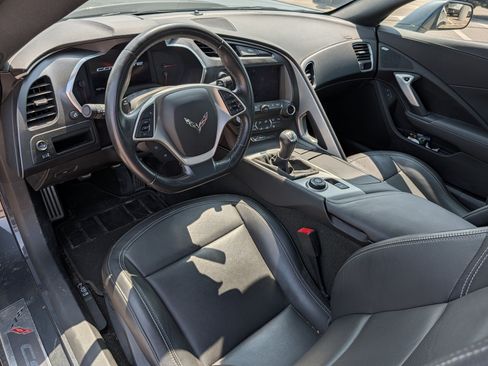 Used 2017 Chevrolet Corvette Stingray Coupe w/ 1LT RWD image 18