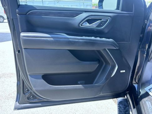 Used 2022 Chevrolet Suburban Z71 w/ Z71 Off-Road Package AWD/4WD image 9