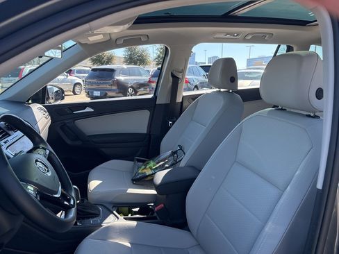 Used 2019 Volkswagen Tiguan SE image 15