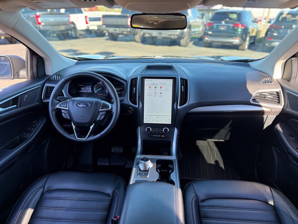 Used 2024 Ford Edge SEL w/ Convenience Package AWD/4WD image 3