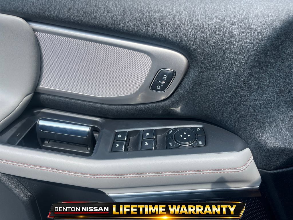 Used 2025 Ford Expedition Active RWD image 13