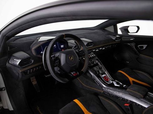 Used 2018 Lamborghini Huracan Performante image 16