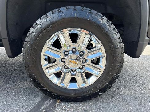 Used 2024 Chevrolet Silverado 2500 High Country w/ High Country Premium Package AWD/4WD image 14