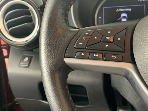 Used 2018 Nissan Kicks SR FWD image 17