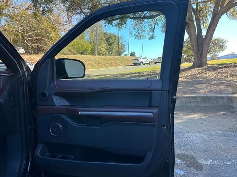Used 2024 Ford Expedition Limited image 40
