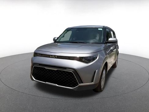 Used 2025 Kia Soul LX w/ LX Technology Package FWD image 7