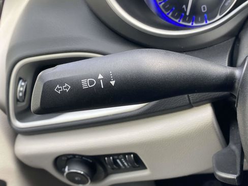 Used 2023 Chrysler Pacifica Touring-L image 24