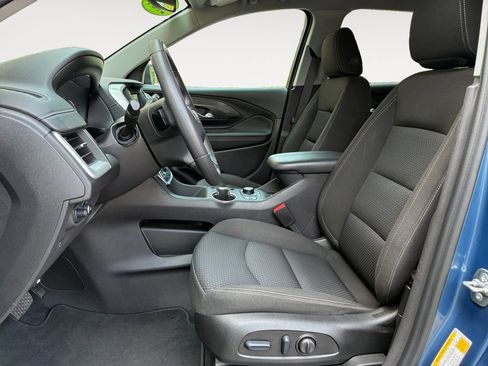 Used 2024 GMC Terrain SLE w/ Driver Convenience Package FWD image 9