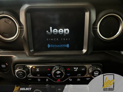 Used 2022 Jeep Wrangler Unlimited Sahara w/ Safety Group AWD/4WD image 15