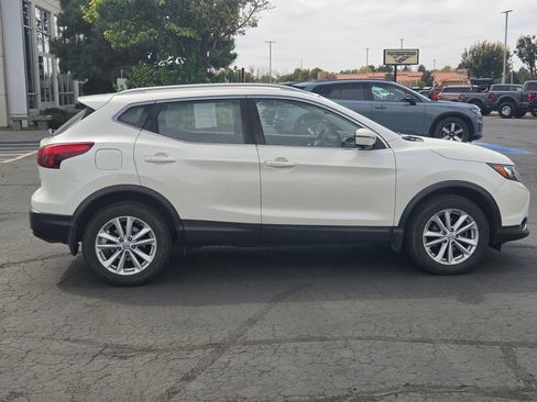 Used 2017 Nissan Rogue Sport SV w/ SV Premium Package AWD/4WD image 2