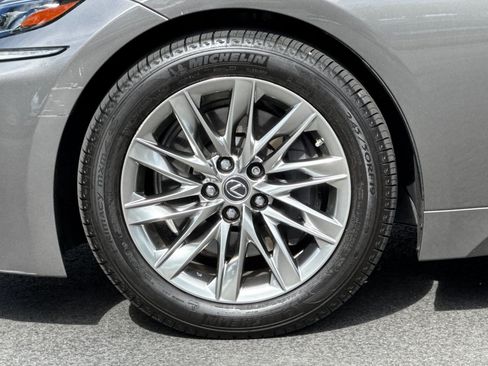 Used 2018 Lexus LS 500 w/ Accessory Package (Z2) RWD image 37