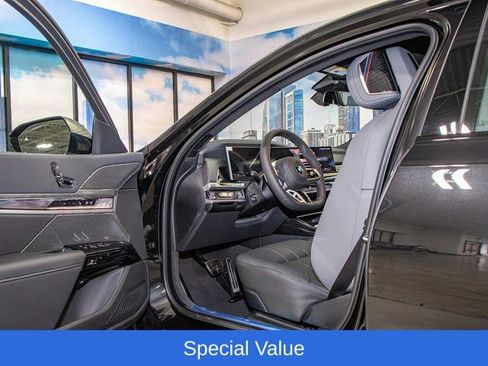 Used 2025 BMW 760i xDrive w/ Premium Package AWD/4WD image 13