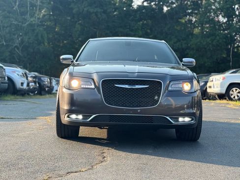 Used 2018 Chrysler 300 Limited image 3