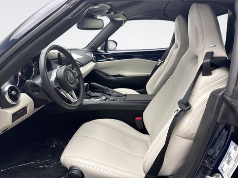 Used 2021 MAZDA MX-5 Miata RF Grand Touring RWD image 10