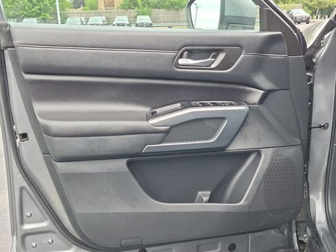 Used 2025 Nissan Pathfinder SL AWD/4WD image 12
