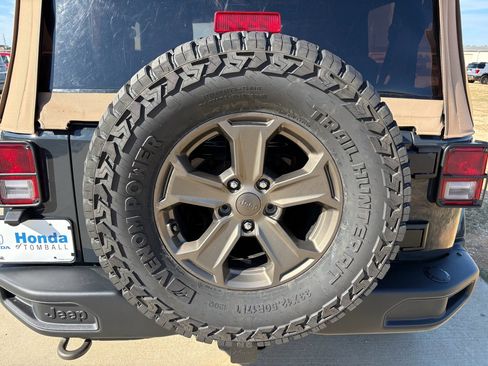 Used 2018 Jeep Wrangler Sport image 25