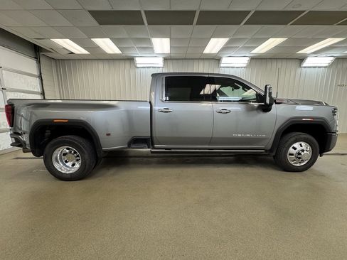 Used 2025 GMC Sierra 3500 Denali w/ Denali Reserve Package image 5