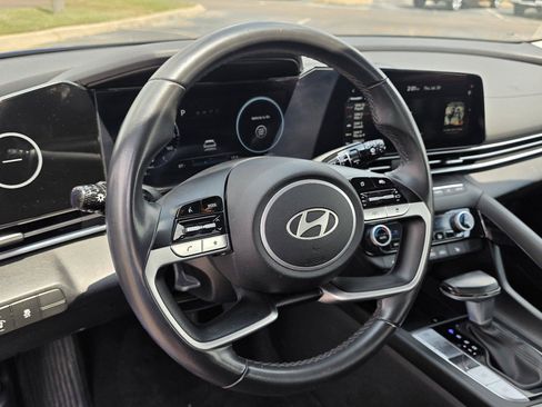Used 2025 Hyundai Elantra SEL FWD image 11