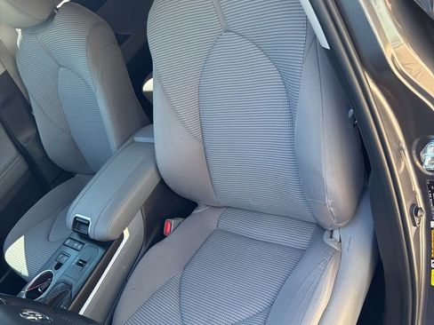 Used 2021 Toyota Highlander LE image 26