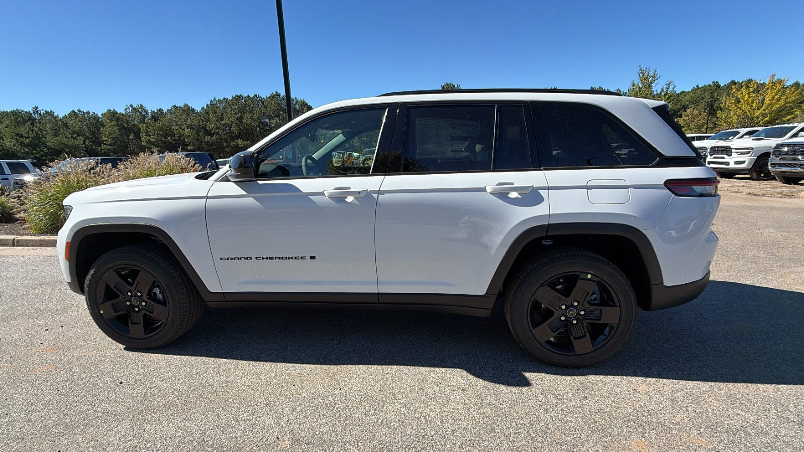 New 2027 Jeep Grand Cherokee Laredo X AWD/4WD image 10