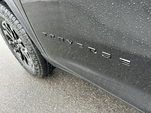 Used 2024 Chevrolet Traverse Z71 image 12