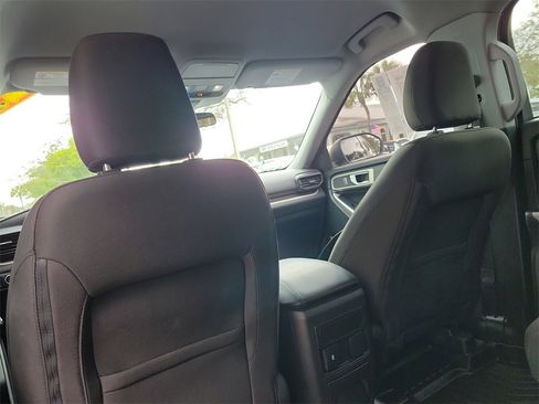 Used 2023 Ford Explorer XLT image 10