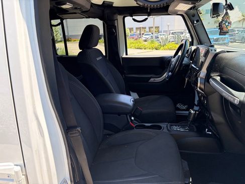Used 2018 Jeep Wrangler Unlimited Sahara AWD/4WD image 23