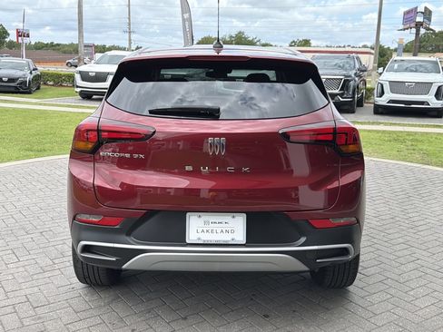 Certified 2024 Buick Encore GX Preferred w/ Comfort Package FWD image 5