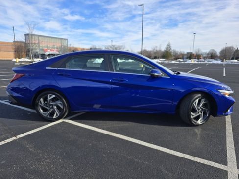 Used 2024 Hyundai Elantra Limited image 19
