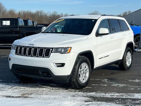 Used 2018 Jeep Grand Cherokee Laredo w/ All-Weather Capability Group image 39