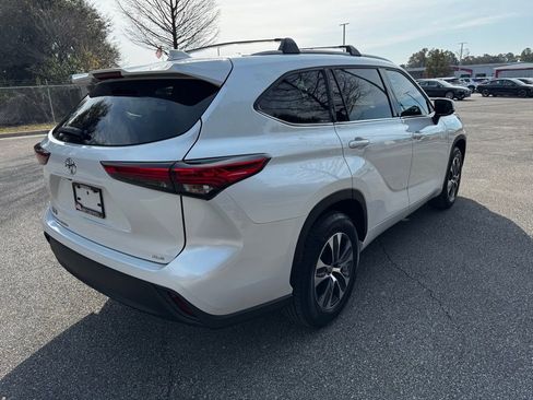 Used 2022 Toyota Highlander XLE image 5