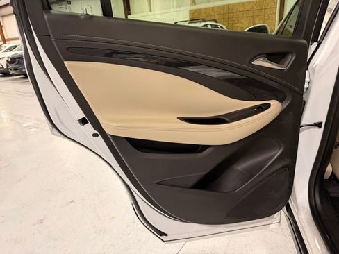 Used 2018 Buick Envision Premium w/ Driver Confidence Package image 31