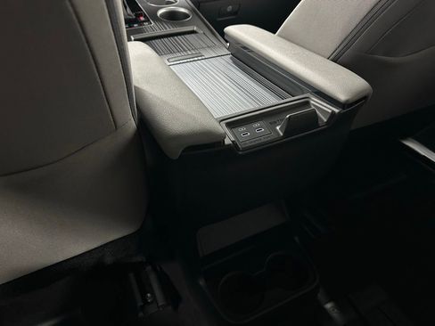 Used 2025 Toyota Sienna LE image 50