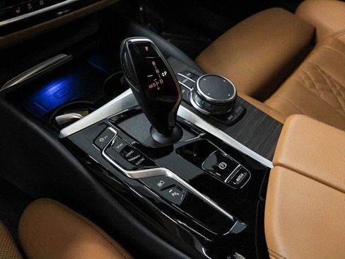 Certified 2023 BMW 530e w/ Premium Package image 20