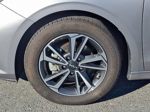 Used 2024 Kia Forte LXS w/ LXS Technology Package FWD image 7